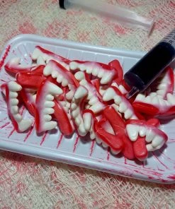 Kervan All Lollies Dracula Teeth Lollies